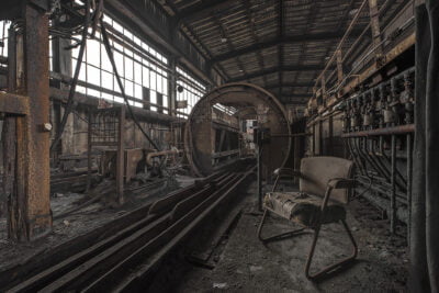 "L'attente commence quand il n'y a plus rien à attendre, ni même la fin de l'attente... L'attente ignore et détruit ce qu'elle attend. L'attente n'attend rien.”