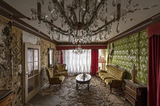 "A quoi bon t'éclairer avec le plus beau des chandeliers, si en réalité, tu divagues sur un sol endeuillé ?"