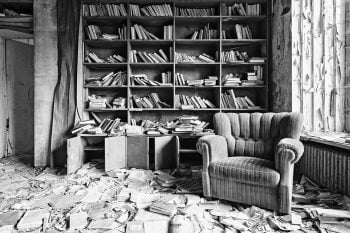 "Un livre n'est pas fait pour être lu, il est fait pour être là..." (version noir & blanc)