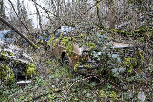 "C'est l'évadé du Nevada qui s'évada dans la vallée, et d'un dératé dans sa Mazda qui s'échappa sans cavaler..."