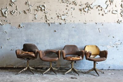 "Hospitalité et simplicité : donne-moi 4 chaises, on fera un canapé..."