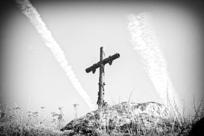 "Si la vie est un joli mensonge édulcoré, n'oublie pas que la mort reste une pure réalité..."