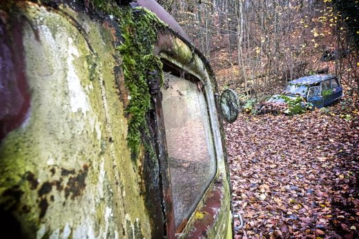"Arrête d'observer le passé dans le rétroviseur, Accélère fort et garde le futur dans ton viseur..."