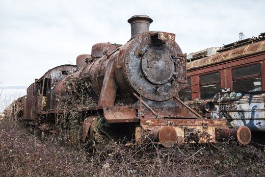 "Même remis sur les rails, ton sort n'est que ferraille..."