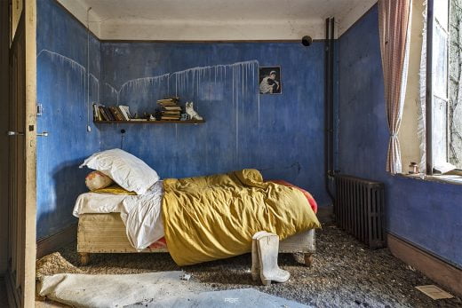 "C'est souvent seul entre 4 murs, Que la notion d'espérance se mesure..."