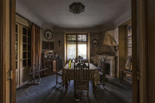 "Vous connaissez l'effet pervers d'être à découvert : On soigne moins le couvert, pour boire on sort même plus les verres !"