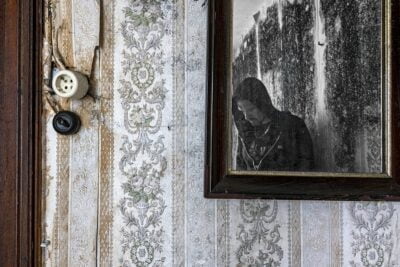 "L'âme sombre traînée comme une ombre, l'apparition de son reflet provoqua un violent camouflet..."
