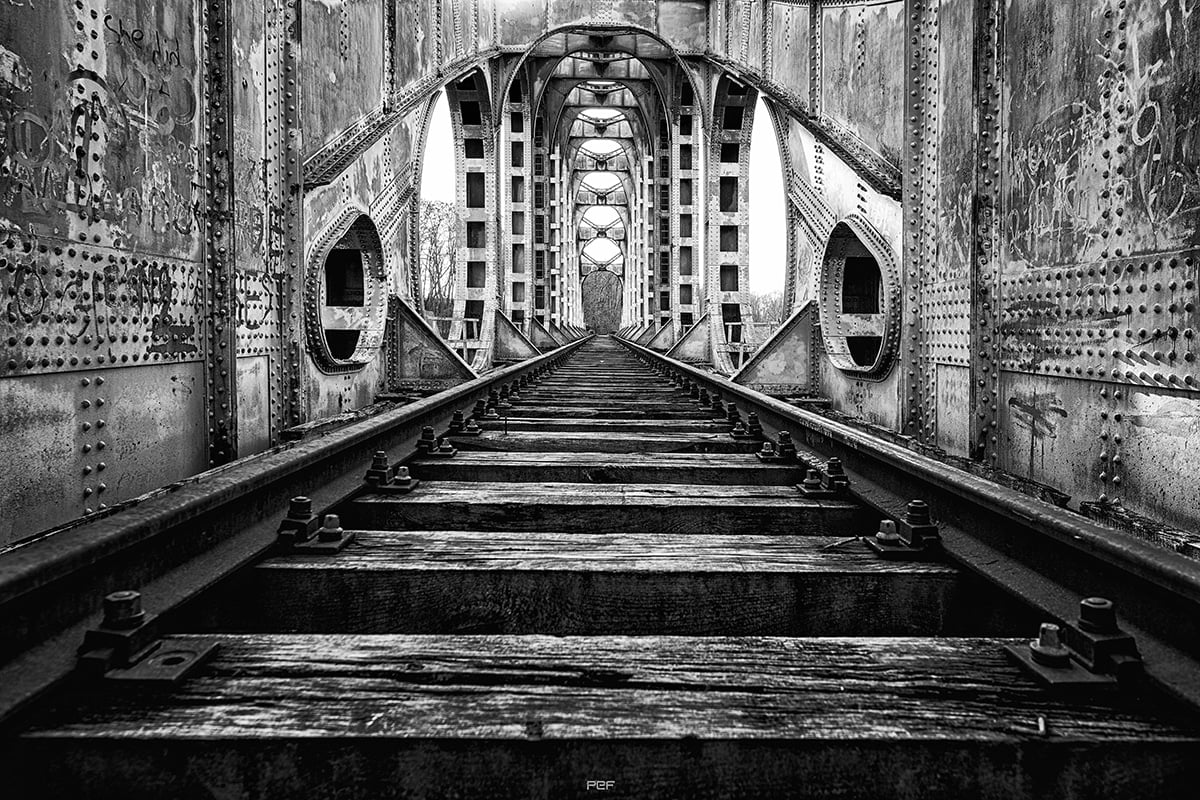 J'emprunte la voie des courageux, des amoureux, des bienheureux, car bousculer, oser, braver l'impossible ne sera jamais un chemin dangereux... (version noir et blanc) J'emprunte la voie des courageux, des amoureux, des bienheureux, car bousculer, oser, braver l'impossible ne sera jamais un chemin dangereux... (version noir et blanc)