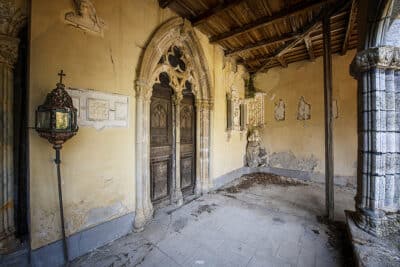 Il y a des portes que tu n'oseras jamais pousser, pourtant c'est celui qui pousse qui a peu de chances de tomber...