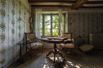 Ces dés qui ne demandent qu'à rouler, mais confortablement, la solitude a mis son joli col roulé...
