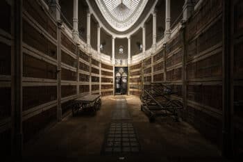 La vie comme la mort est une perpétuelle ritournelle : on y trouve toujours la lumière au bout du tunnel...