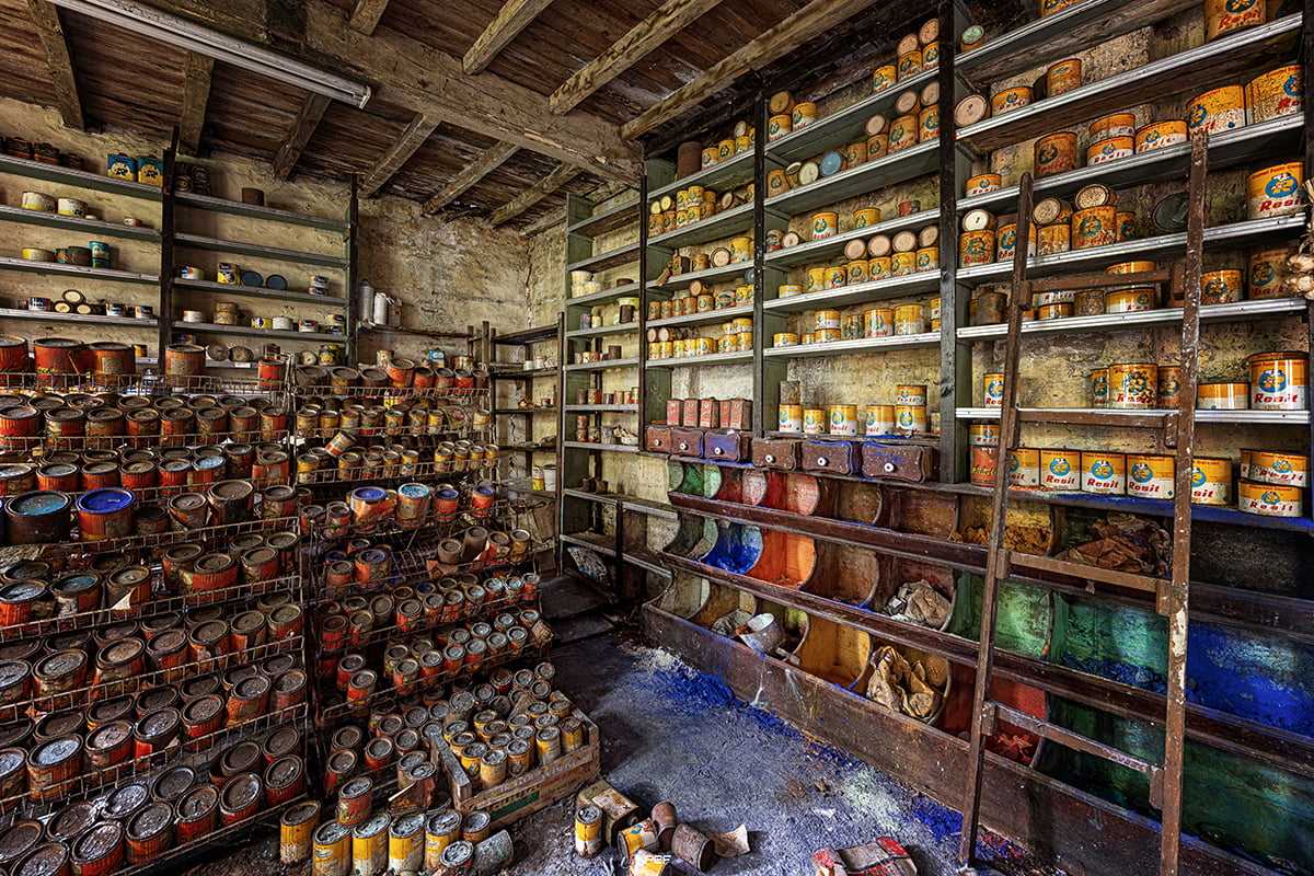 Manque de pot, quand il ferma sa devanture, il ne pouvait plus la voir en peinture ! Manque de pot, quand il ferma sa devanture, il ne pouvait plus la voir en peinture !