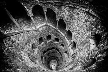 Si ton chemin de vie te paraît difficile et interminable. Persiste, car c'est trop facile de passer pour un minable ! (version N&B)